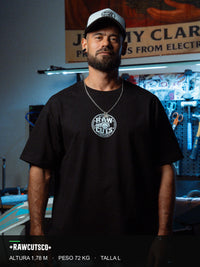 Camiseta Oversized RAW CUTS — Fotoluminiscente, Brilla en la Oscuridad